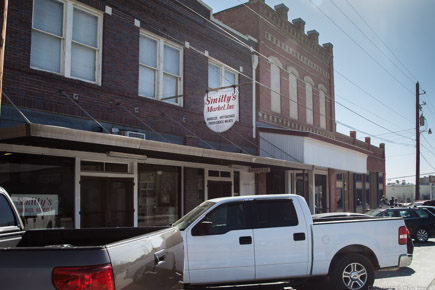 Smitty's BBQ / Store Front