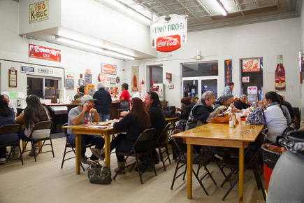 Smitty's BBQ / Sunday Lunch Crowd