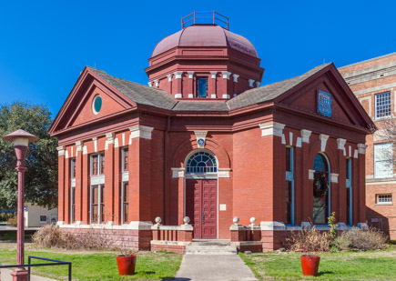 Lockhart / Public Library